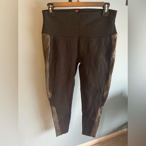 Spanx Black & Gray Leather Panel Ponte Leggings, Size Large